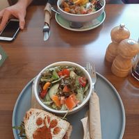 Burger with an salad and some curry at Katzentempel - Nürnberg in Nuremberg