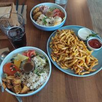 Rainbow Bowl, Tofuwabohu Bowl and a double portion chips at Katzentempel - Nürnberg in Nuremberg