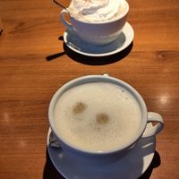 Capuchino und heiße Schokolade at Katzentempel - Nürnberg in Nuremberg