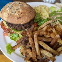 Burger falafel végane at L'Innocent in Riviere-du-loup