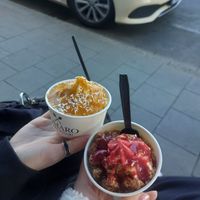 XS Portion mit Mango Soße und Kokos und Himbeer Soße und Gebrannte Mandeln at YOMARO in Dusseldorf