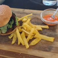 Vegan burguer of tofu with avocado at La Brava in Ourense
