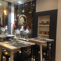 christmas decorations at Traiteur Le Cedre in Le Plessis-robinson