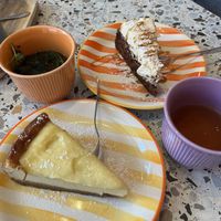 Lemoncurd cheesecake en carrotcake  at ETN saladebar in Enschede