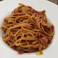 Noodles con salsa cacahuete y tofu, riquísimos at El Sibarita in Lanzarote