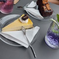 Cheesecake, chocolate cake and lemonade at Satt und Glücklich in Kassel