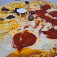 Pizza de pepperoni e marguerita at Pop Vegan Food in Sao Paulo