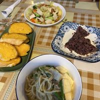 Carbonara with tofu, garlic bread, tofu and cashews with Rice   at Dow Vegan Restaurant in Koh Phi Phi