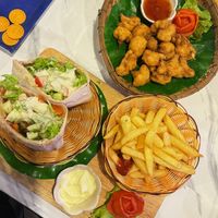 Todo delicioso y mucha variedad de comidas   at Dow Vegan Restaurant in Koh Phi Phi