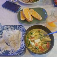Green curry with rice and garlic bread at Dow Vegan Restaurant in Koh Phi Phi