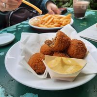 Vegan bitterballen en een frietje at De Zeeuwse Hemel in Zierikzee