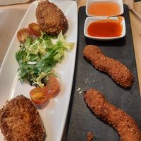 Croqueton vegano y fingers no pollo at Cafe Del Fin in Toledo