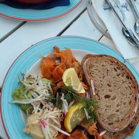 Schlipfkrapfen und Karottenlachs at Landtmann's Jausen Station in Vienna
