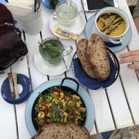 Scrambled tofu & soep (met brood erbij gevraagd)  at Landtmann's Jausen Station in Vienna