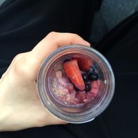 Overnight oats ina self-brought mason jar at Landtmann's Jausen Station in Vienna