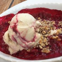 Crumble with icecream at Blume Wollbach in Kandern