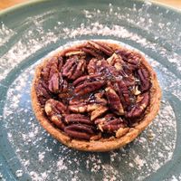 “Unforgettable vegan dessert” (pecan pie) at Nimrod Cafe - Port in Tel Aviv