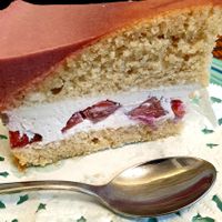 strawberry cake at Maju Story 마주이야기 in Seoul