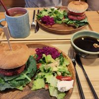 Great Burgers with Tea at Maju Story 마주이야기 in Seoul
