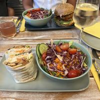Kimchi Wrap und Cheeseburger  at Veggiezz - Opernring in Vienna