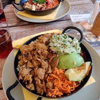 gyros bowl in the front, mediterranean quinoa bowl in the back at Veggiezz - Opernring in Vienna