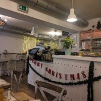 Christmas decoration at Veggiezz - Opernring in Vienna