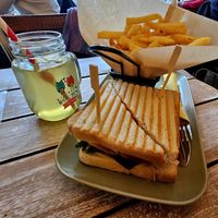 Club sandwich and homemade lemonade at Veggiezz - Opernring in Vienna