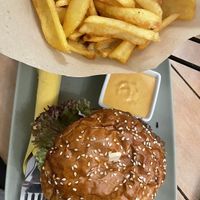 Farmers Burger with Fries & Cocktail sauce  at Veggiezz - Opernring in Vienna