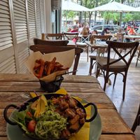 Protein bowl with sweet potato fries at Veggiezz - Opernring in Vienna