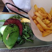 Avocado burger at Veggiezz - Opernring in Vienna