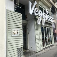 Exterior w/Large Signage and Outdoor Seatingg  at Veggiezz - Opernring in Vienna