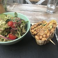 Curry ‘chicken’ wrap with side of salad instead of fries  at Veggiezz - Opernring in Vienna