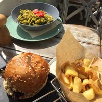 Smoky burger and pasta at Veggiezz - Opernring in Vienna