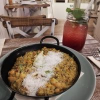 Curry quinotto and homemade lemonade (hibiscus, mint and ginger) at Veggiezz - Opernring in Vienna