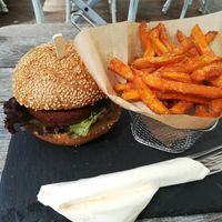 Smoky BBQ seitan burger with a whole wheat bun + sweet fries at Veggiezz - Opernring in Vienna