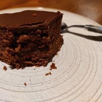 Gâteau chocolat confiture et ganache at The Judgy Vegan in Brussels