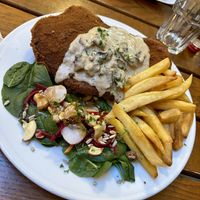 Schnitzel, Pilz-„Sahne“-Sauce & Fritten ⭐️⭐️⭐️⭐️⭐️  at The Judgy Vegan in Brussels
