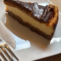 Cheesecake au spéculoos ! Une merveille 🤤   at The Judgy Vegan in Brussels