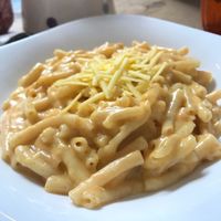 mac n cheese at The Judgy Vegan in Brussels