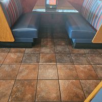 Clean booths at Red Robin in Bowie