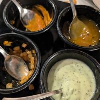 Salsa picante, mango dulce, cebolla y pimientos, menta at Kathmandu in Denia