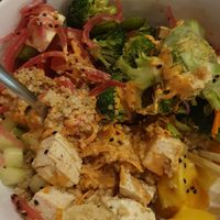 Bowl de tofu con verduras at Aroma Isla in Isla Mujeres