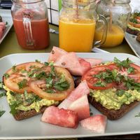Torradas com guacamole   at Super Juice in Praia Da Rocha