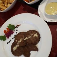 Seitan with salad and a mustard based sauce at C19 in Albufeira
