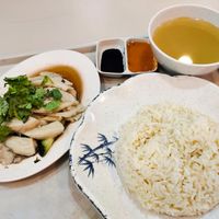 Steamed chicken rice set at Li Wei Vegetarian 笠维素食 in Northeast Singapore
