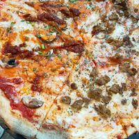 Opciones 6 a la izquierda, opción 2 Derecha at Pizzeria Trozo in Bilbao