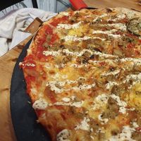 Pizza de cebolla, seitan y mostaza at Pizzeria Trozo in Bilbao