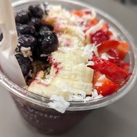 Acai Superberry Bowl at LAX - Earthbar - T6 in Los Angeles