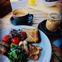 Kiwi Big Breakfast and Açai Bowl at Street Organics in Takapuna