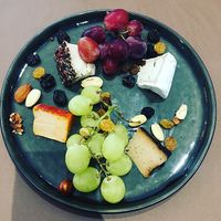 Cheese platter with Serotonina cheeses at Recollets in Antwerpen